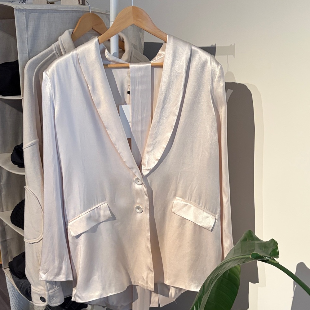 Dissh Satin Blazer in Pearl